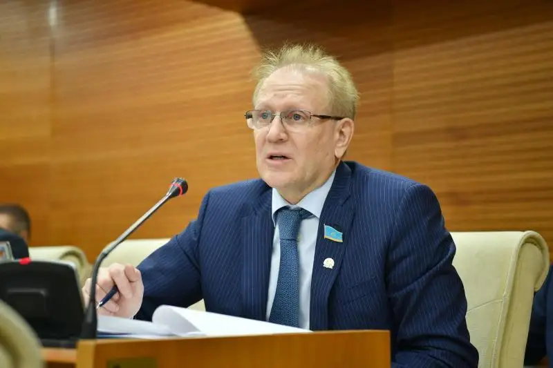 دەپۋتاتتار بەنزيننىڭ قىمباتتاۋىنا قاتىستى تەكسەرۋ جۇرگىزۋدى سۇرادى