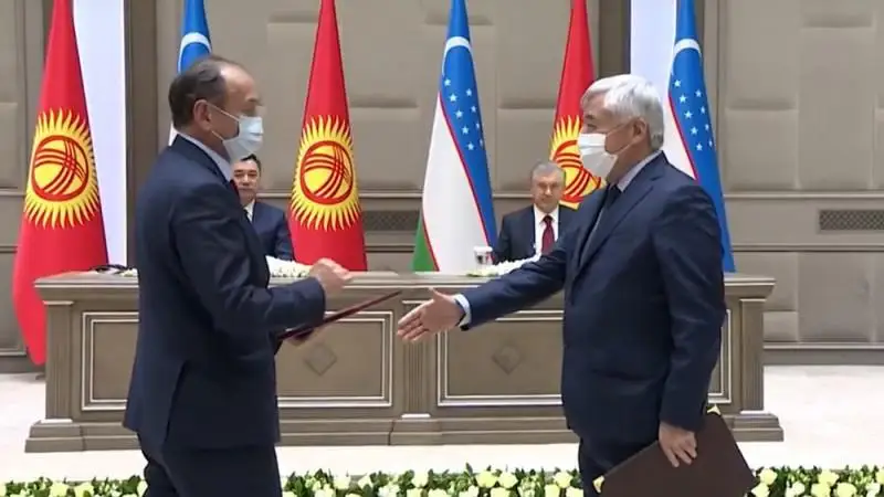 تاشكەنتتەگى وقيعا. قىرعىزستان ءمينيسترى وزبەكستاندىق ارىپتەسىمەن قول الىسۋدان باس تارتتى