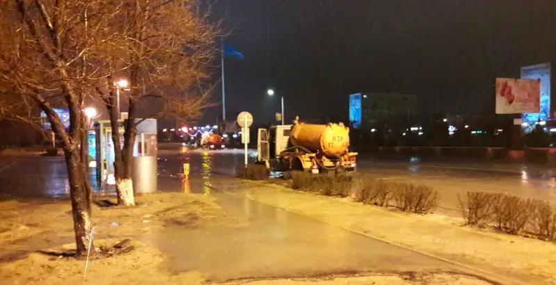 Толассыз жауған жаңбырдан Ақтау көшелерін су басты