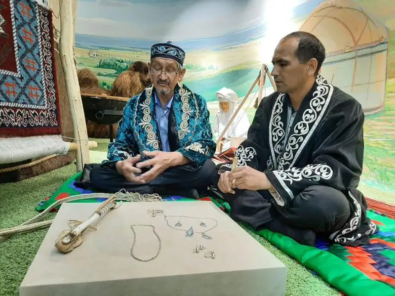 مۋزەي ءتۇنى: اقتوبەلىك شەبەر قامشى ءورۋدى ۇيرەتىپ، جىرشىلار داستانداردىڭ شىعۋ تاريحىن ايتتى