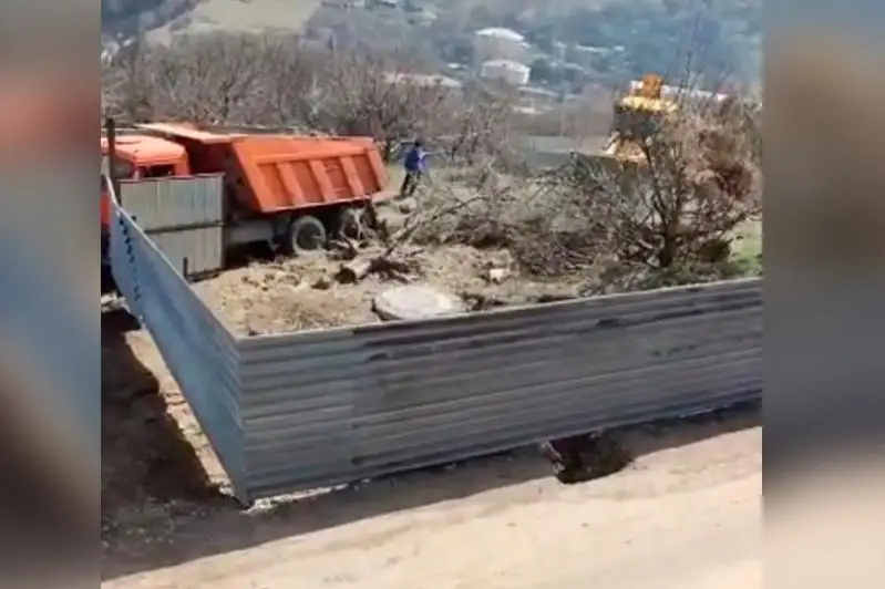 На месте вырубленного яблоневого сада планировали построить дом в Алматы