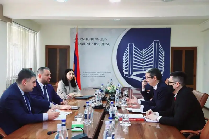 Qazaqstan Elshisi Armenııanyń Ekonomıka mınıstrimen kezdesti