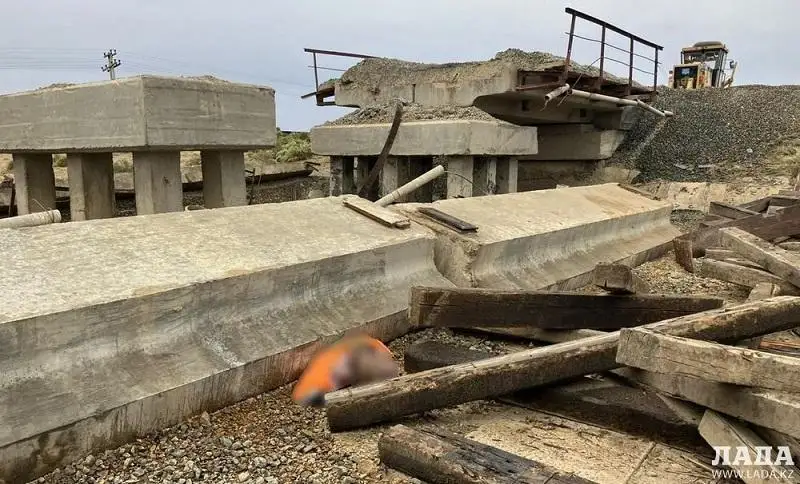 Mańǵystaýda jumysshyny beton tireýish basyp qaldy