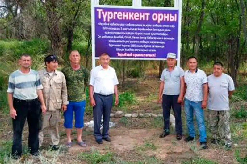 رايىمبەك باتىردىڭ سوڭعى سوعىسى بولعان جەرگە ەسكەرتكىش تاقتا ورناتىلدى