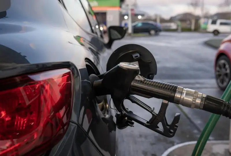 Рост цен на нефть до $120 увеличил стоимость бензина в Великобритании