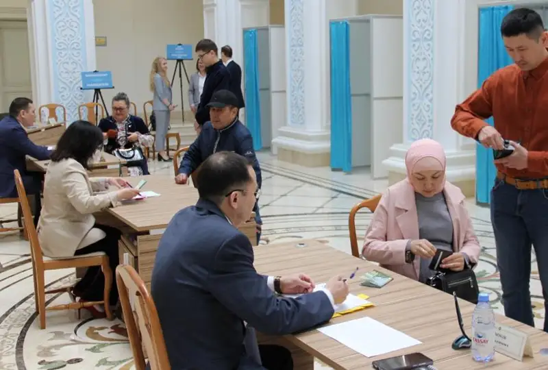 Казахстанцы принимают участие в референдуме на территории России