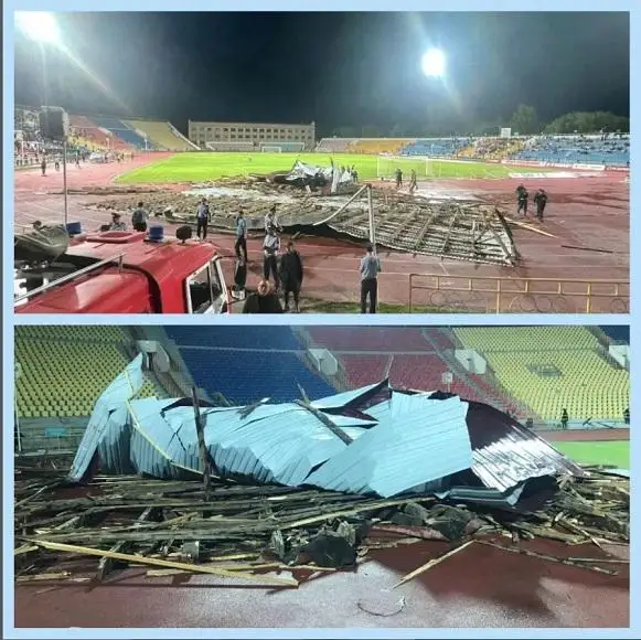 Крыша упала на футбольное поле во время матча в Шымкенте
