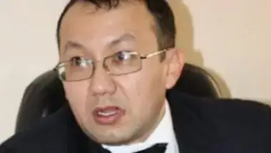 Ақтөбеде 20 мың доллар беріп, жұмысынан айырылған шенеунікке қатысты шу шықты