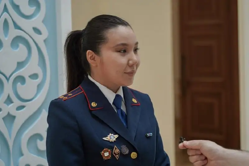 Девушка-полицейский из Акмолинской области спасла девочку в Москве