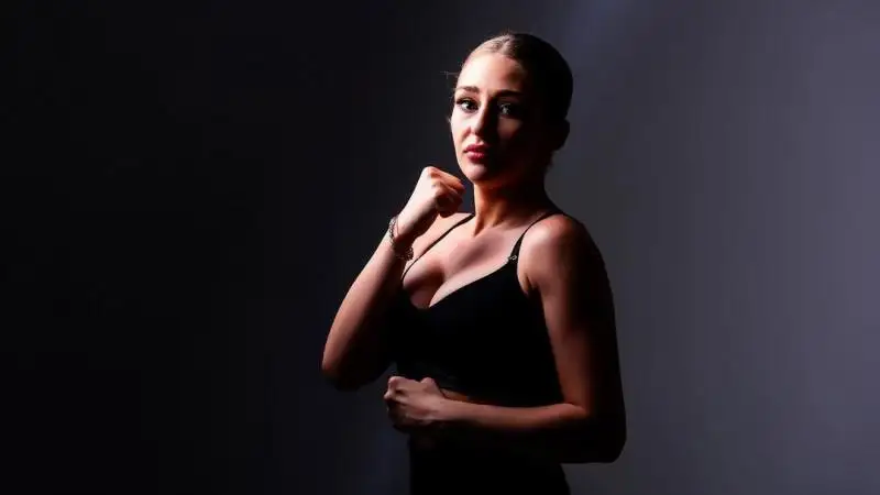 انگەلينا لۋكاس قازاقستان قۇراماسىنداعى جانجالدان كەيىن كاسىپقوي بوكسقا اۋىستى