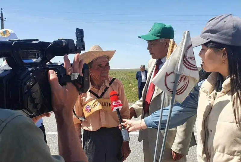 Пережил зной и холод: Сарсенбай Котырашов рассказал о пешем путешествии по Казахстану