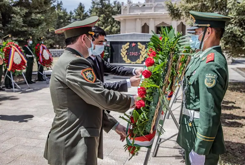 Церемония возложения венков к советско-монгольскому мемориалу прошла в Китае
