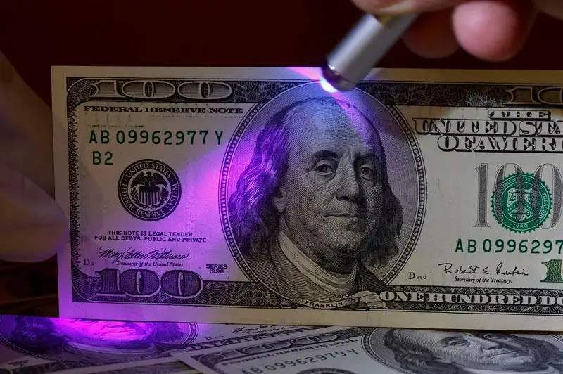 Bıyl 67 myń dollardy qoldan jasaǵan on eki fakti anyqtaldy