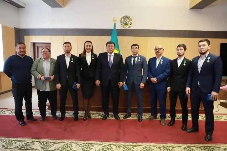 Группе жителей региона вручили госнаграды в Атырау