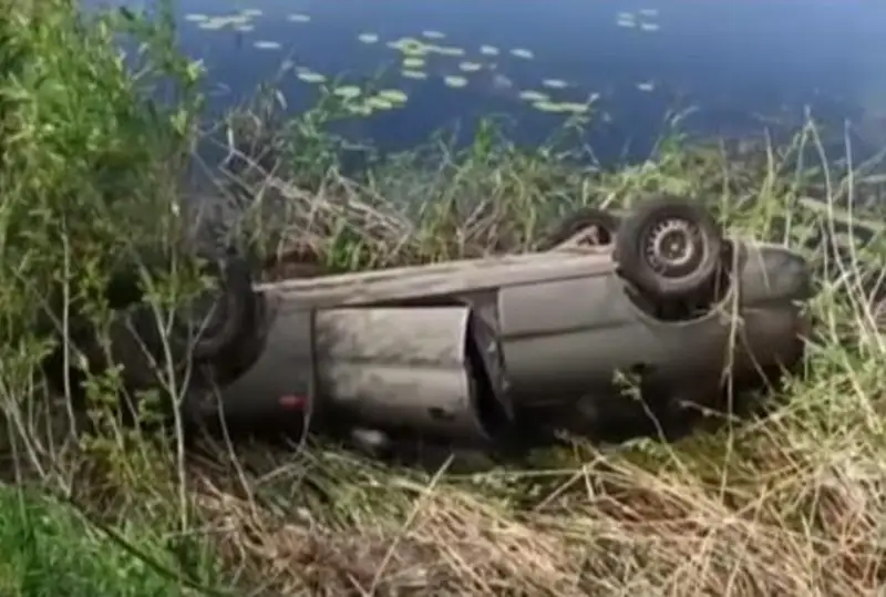 Легковушка упала в реку в Актюбинской области: водитель погиб