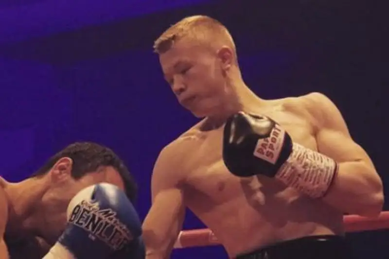 21-летний казахстанский боксер побил соперника с 47 боями в профи