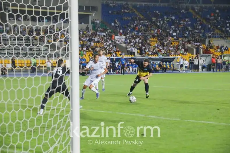 Финалисты проекта Super Bol! и ветераны сборной Казахстана сыграли вничью