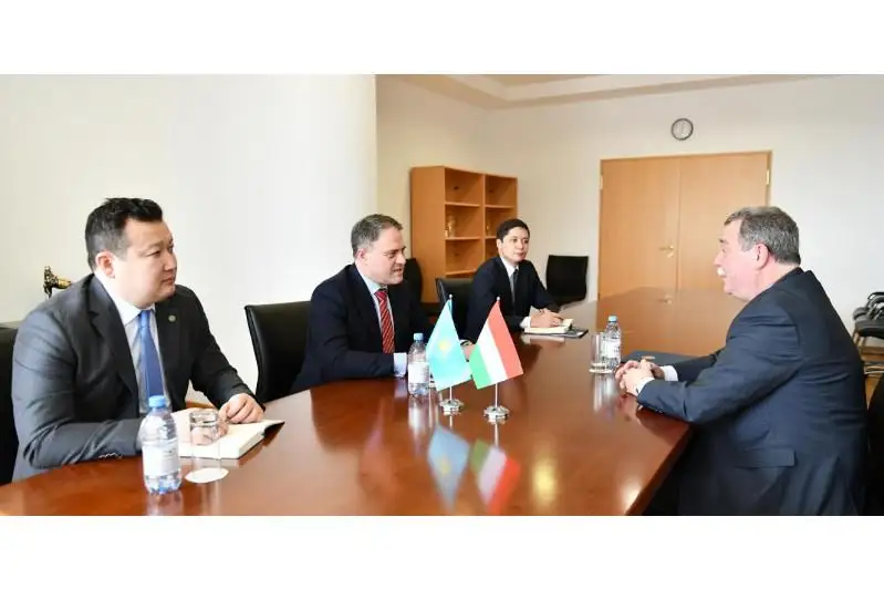 О важности возобновления регулярных полетов между Будапештом и Нур-Султаном говорили в МИДе