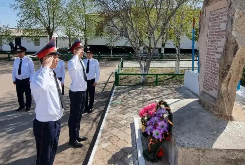 Сотрудники акмолинского ДУИС почтили память павших в боях