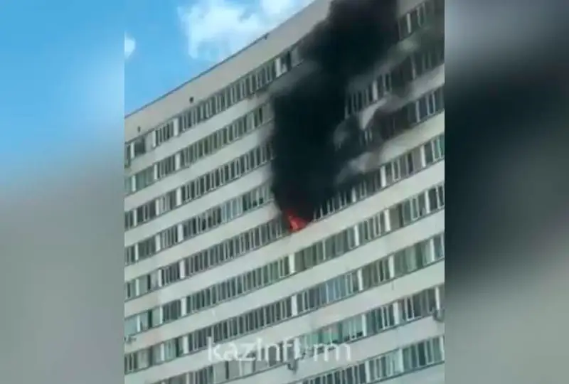 Балкон загорелся в одном из ЖК в Нур-Султане
