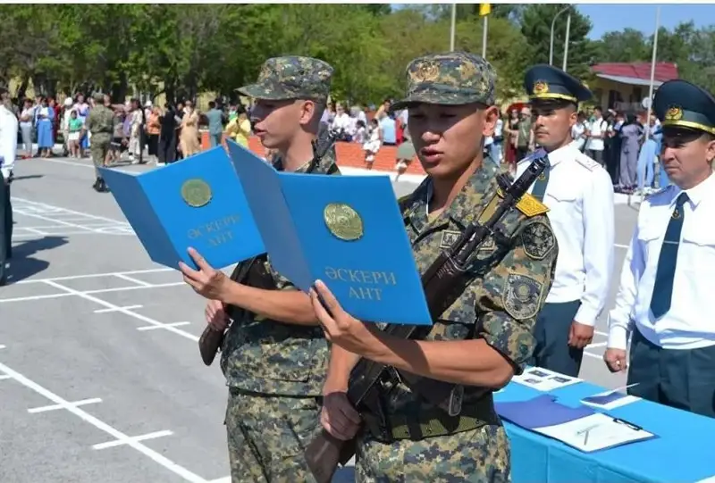 Свыше 400 солдат пополнили ряды гвардейцев в Караганде
