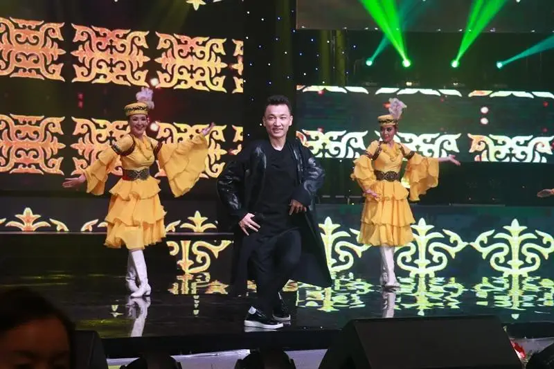 ءداستۇر اسىلحان ۇلى ەلوردا كەشىن انگە بولەدى