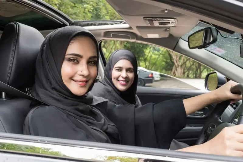 ساۋد ارابياسىندا ايەلدەرگە ەرلەرىنىڭ رۇقساتىنسىز ساياحاتتاۋعا رۇقسات بەرىلدى