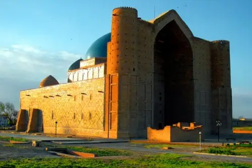ياساۋي كەسەنەسىنە قازاقتىڭ قانداي تۇلعالارى جەرلەنگەن؟