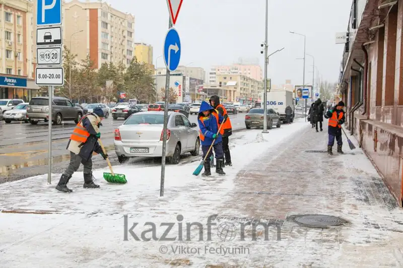 Astanada alǵashqy qar: Kommýnaldyq qyzmetter qar kúreýge kirisip ketti