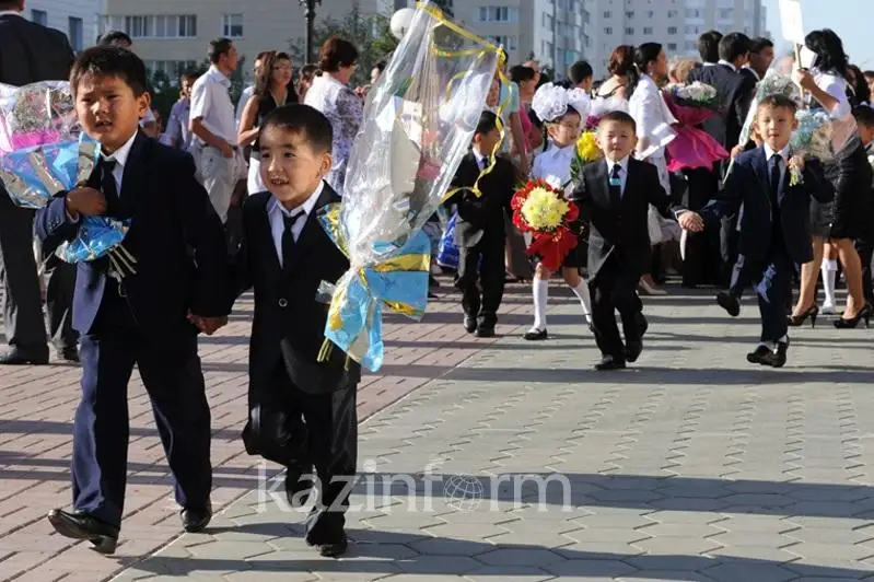 بيىل 405 مىڭنان استام بالا مەكتەپ تابالدىرىعىن العاش رەت اتتايدى