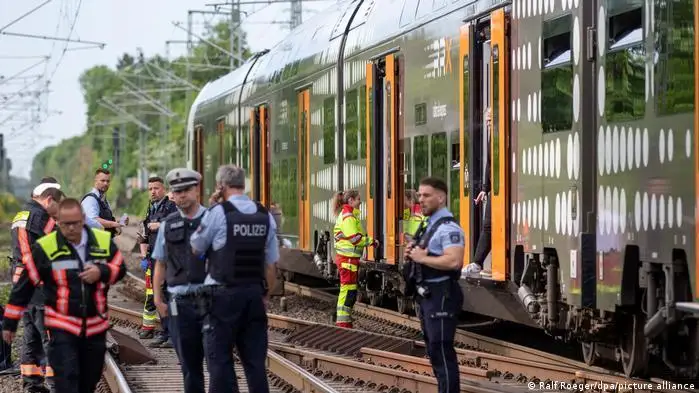 Пассажир поезда ранил ножом шестерых человек в Германии