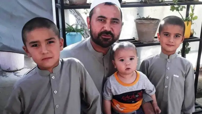 اۋعان ازاماتى ون جىل بويى قازاقستان ەلشىلىگىنە ءوزىنىڭ قازاق ەكەنىن دالەلدەي الماي ءجۇر