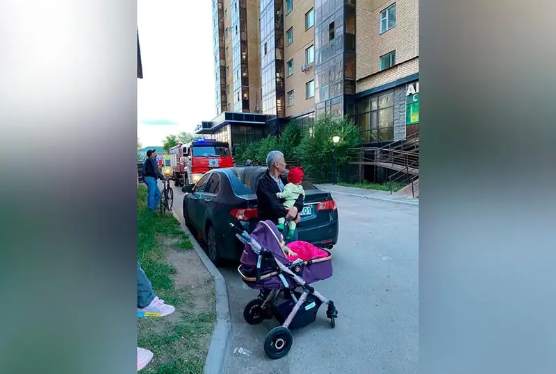 Пожар вспыхнул в одной из многоэтажек в Нур-Султане