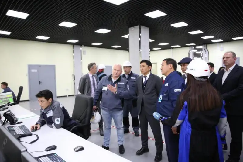 Bolat Aqsholaqov Pavlodar munaı-hımııa zaýytynyń jumysymen tanysty