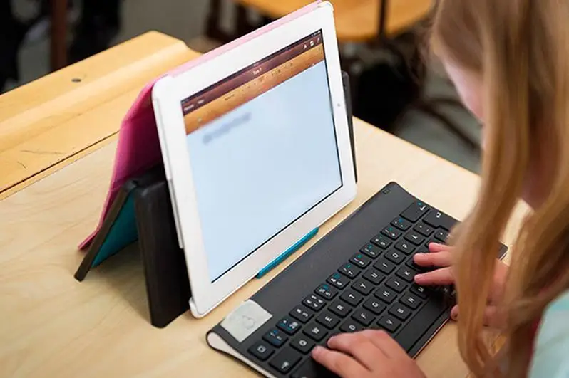 ءبىلىم ءمينيسترى ينتەرنەت ارقىلى قاشىقتان وقىتۋعا نە كەدەرگى ەكەنىن ايتتى