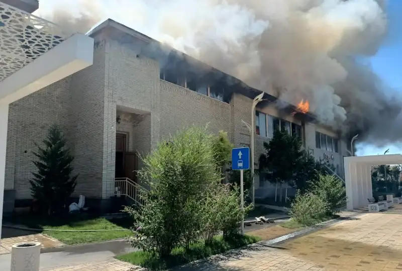 Крупный пожар в кафе произошел в Туркестане
