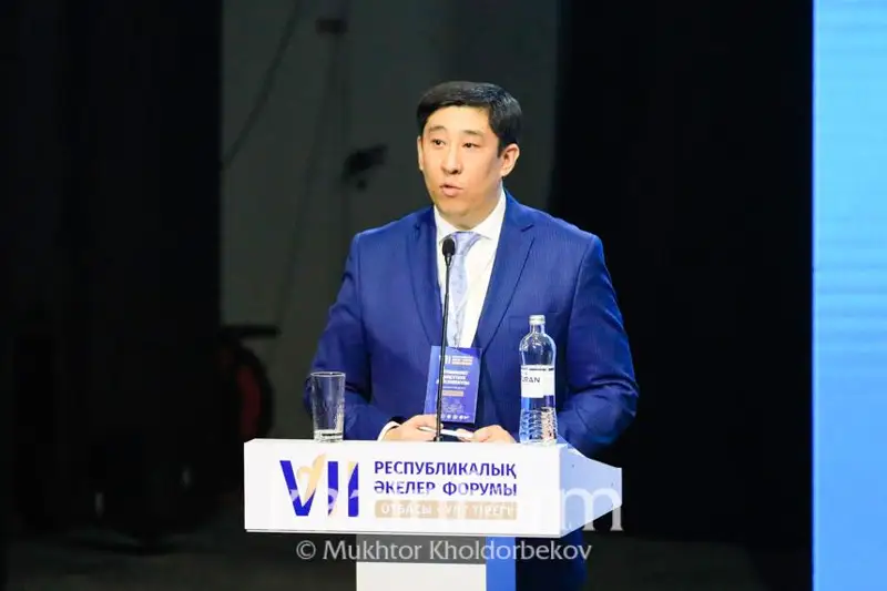 Ákeler forýmy – Qazaqstandaǵy erlerdiń 40 paıyzy otbasyndaǵy bala kútimi men tárbıeleý mindetterin teń bólisedi