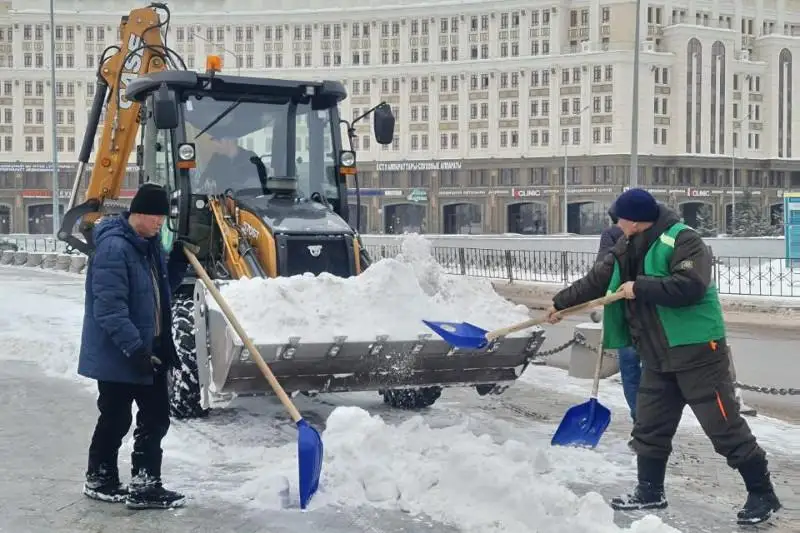 Около 16 тысяч кубометров снега вывезено за ночь из столицы