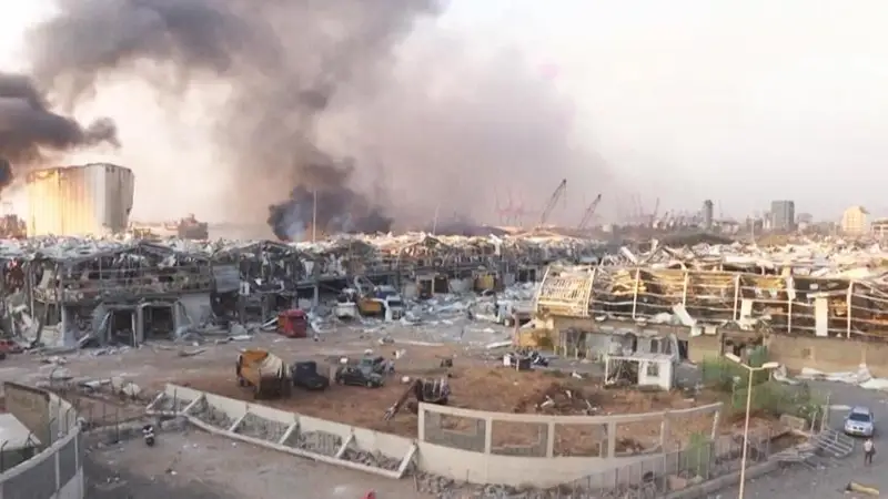 Силосные башни рухнули в порту Бейрута
