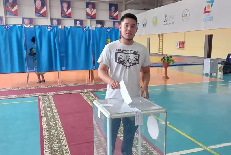 Elimizdiń týyn bıik ustaıtyn sportshy ári bapker bolǵym keledi – búgin 18-ge tolǵan saılaýshy