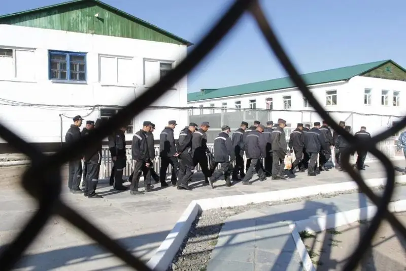 سەناتورلار سوتتالعانداردى جۇمىسپەن قامتۋ ماسەلەسىن شەشۋدى سۇرادى