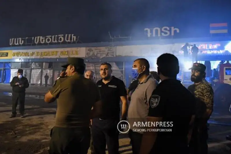 Предварительно, 4 тонны взрывоопасных веществ находилось в разрушенном ТЦ Еревана