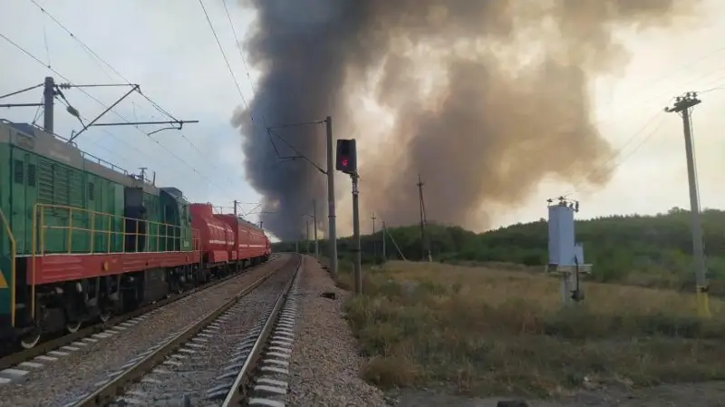 Пожарные поезда привлекли для тушения пожаров в Костанайской области