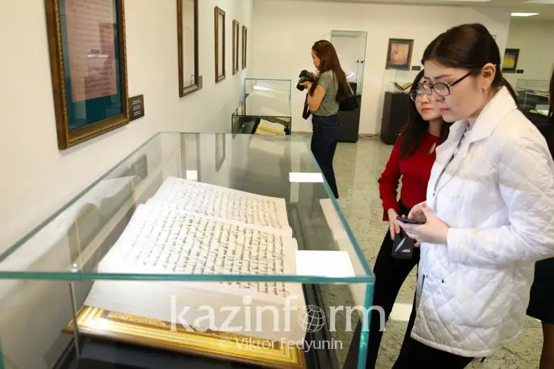 Уникальные исторические рукописи представили  в Национальном музее РК