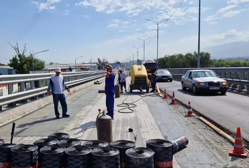 Ремонт дорог в районе рынка Алтын-Орда в Алматы - выполнено 85% всех работ