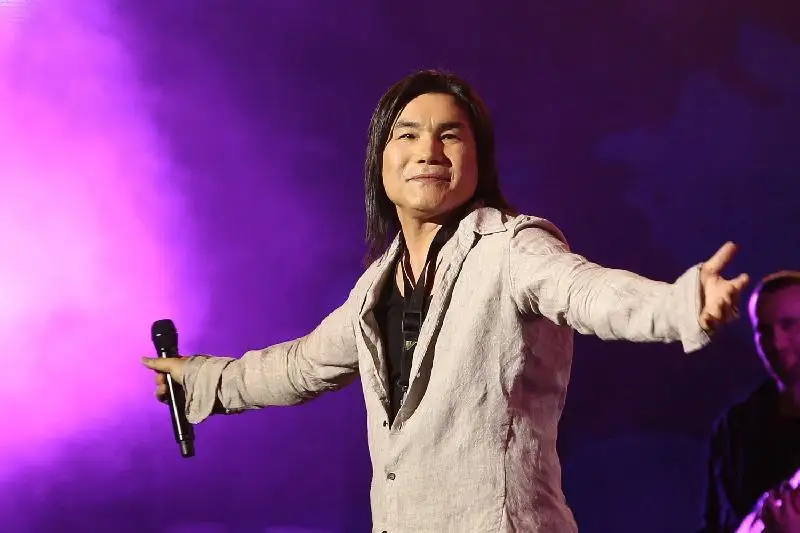 كارانتيندەگى جۇلدىز: باتىرحان شۇكەنوۆتى ەسكە الۋ كونسەرتى وتەدى