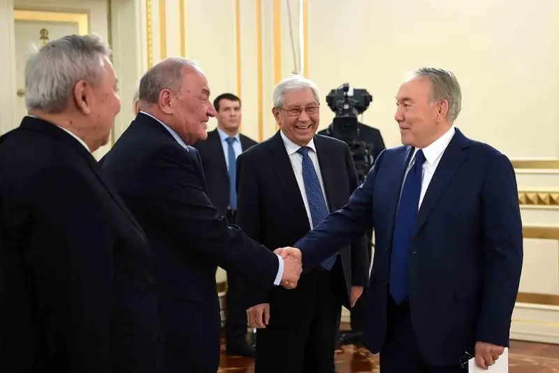  Елбасы қоғам қайраткерлерімен конституциялық реформаларды талқылады