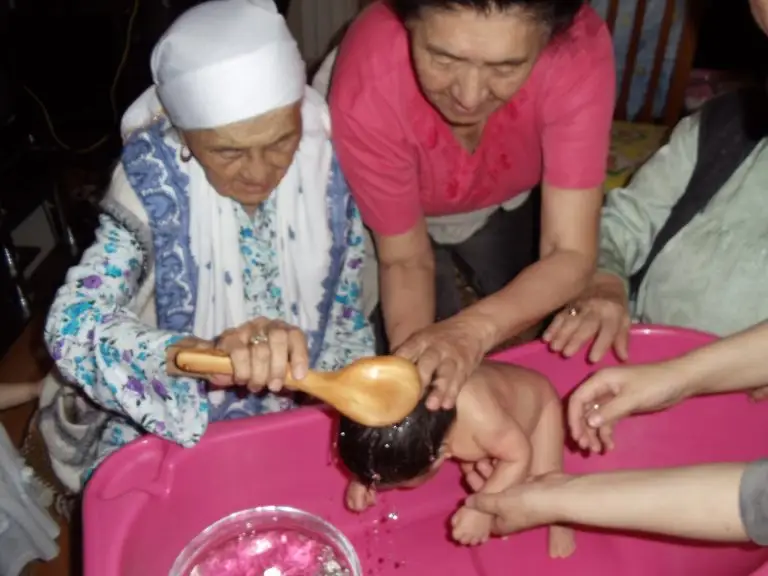 قازاقتىڭ «قىرقىنان شىعارۋ» سالتى نارەستەنى تۋبەركۋلەزدەن ساقتايدى - مامان