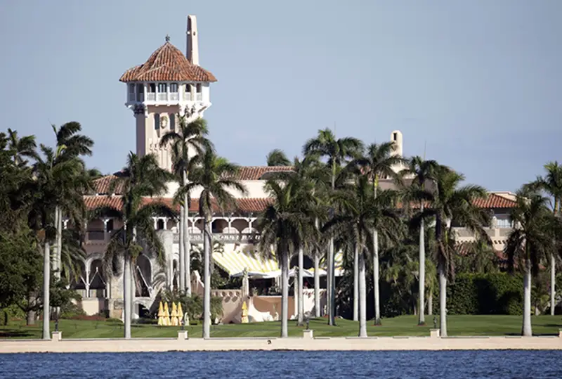 ФБР проводит обыски в доме бывшего президента США Дональда Трампа