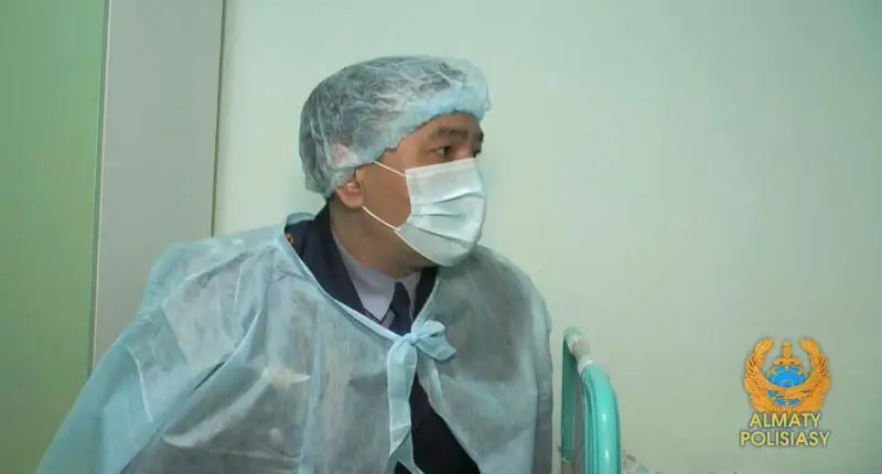 Травмированных при беспорядках полицейских навестили коллеги в Алматы